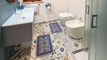 Chambre Double Deluxe, balcon | Salle de bain