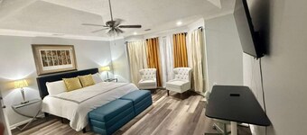 Luxury 6 BR Home near Memphis Airport with Upscale Amenities.