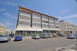 A modern building with multiple floors, large windows, and a flat roof. - Suite LE Vele 1 in Gallipoli (Gallipoli)