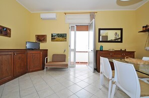 Apartment, Smoking | 3 bedrooms
