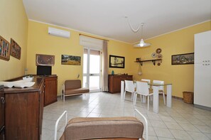 Apartment, Smoking | 3 bedrooms