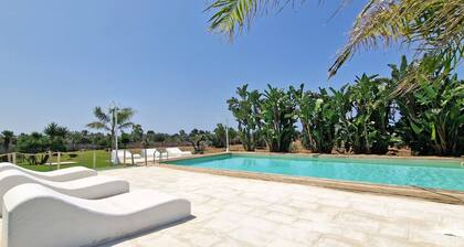 Villa With Swimming Pool Sleeps 8 Three Bedrooms
