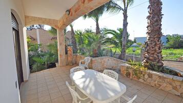 Villa, Smoking