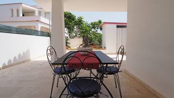 Villa, Smoking