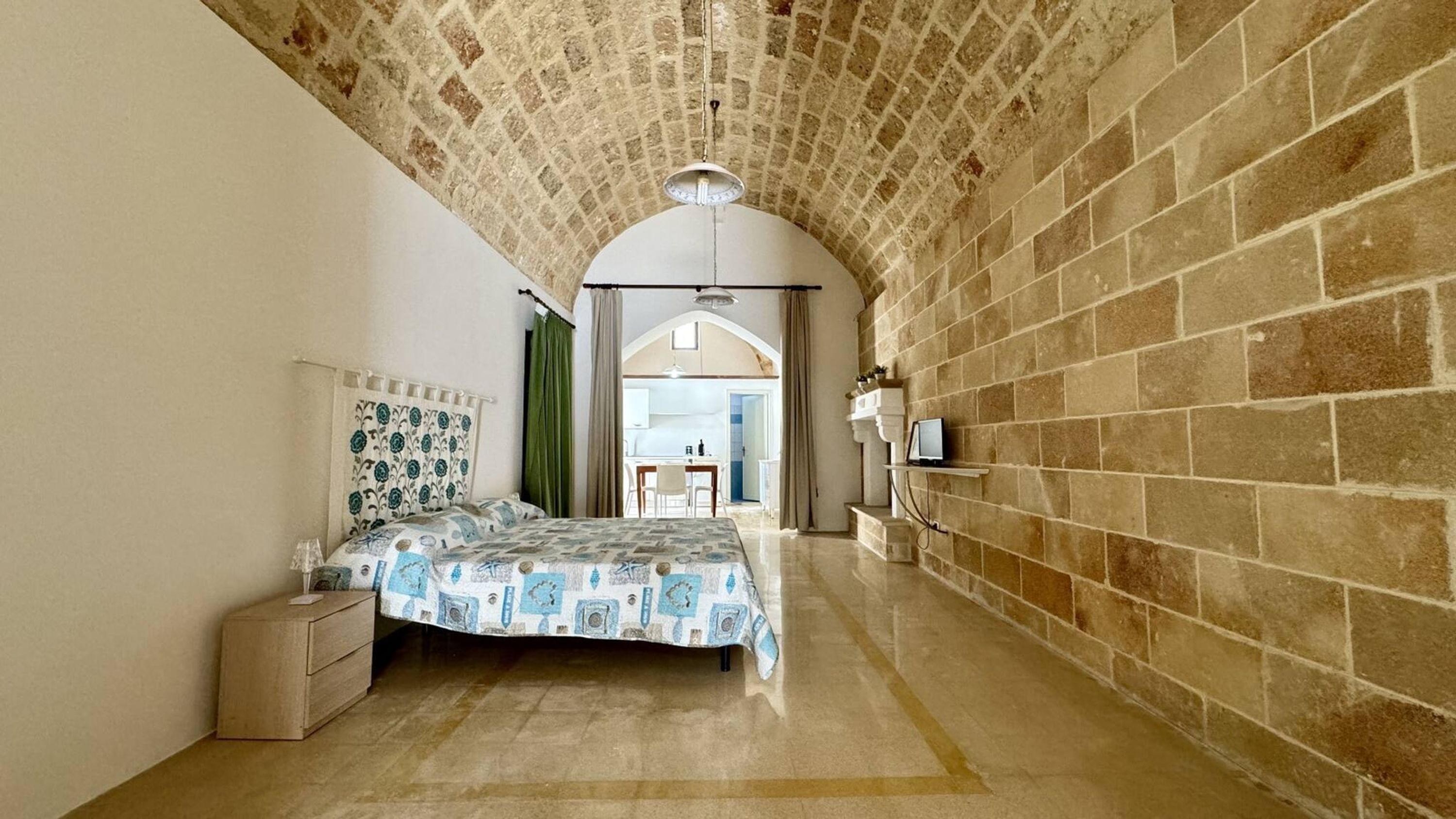 아파트, 흡연 | 1 개의 침실