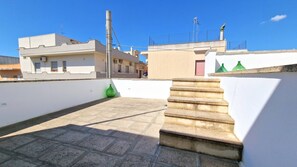 House, Smoking | 2 bedrooms, desk