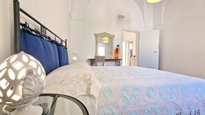 House, Smoking | 2 bedrooms, desk