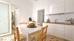 House, Smoking | 2 bedrooms, desk