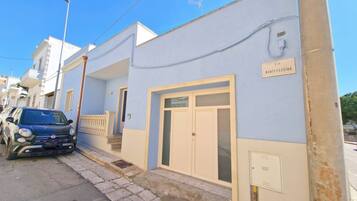 House, Smoking | 2 bedrooms, desk