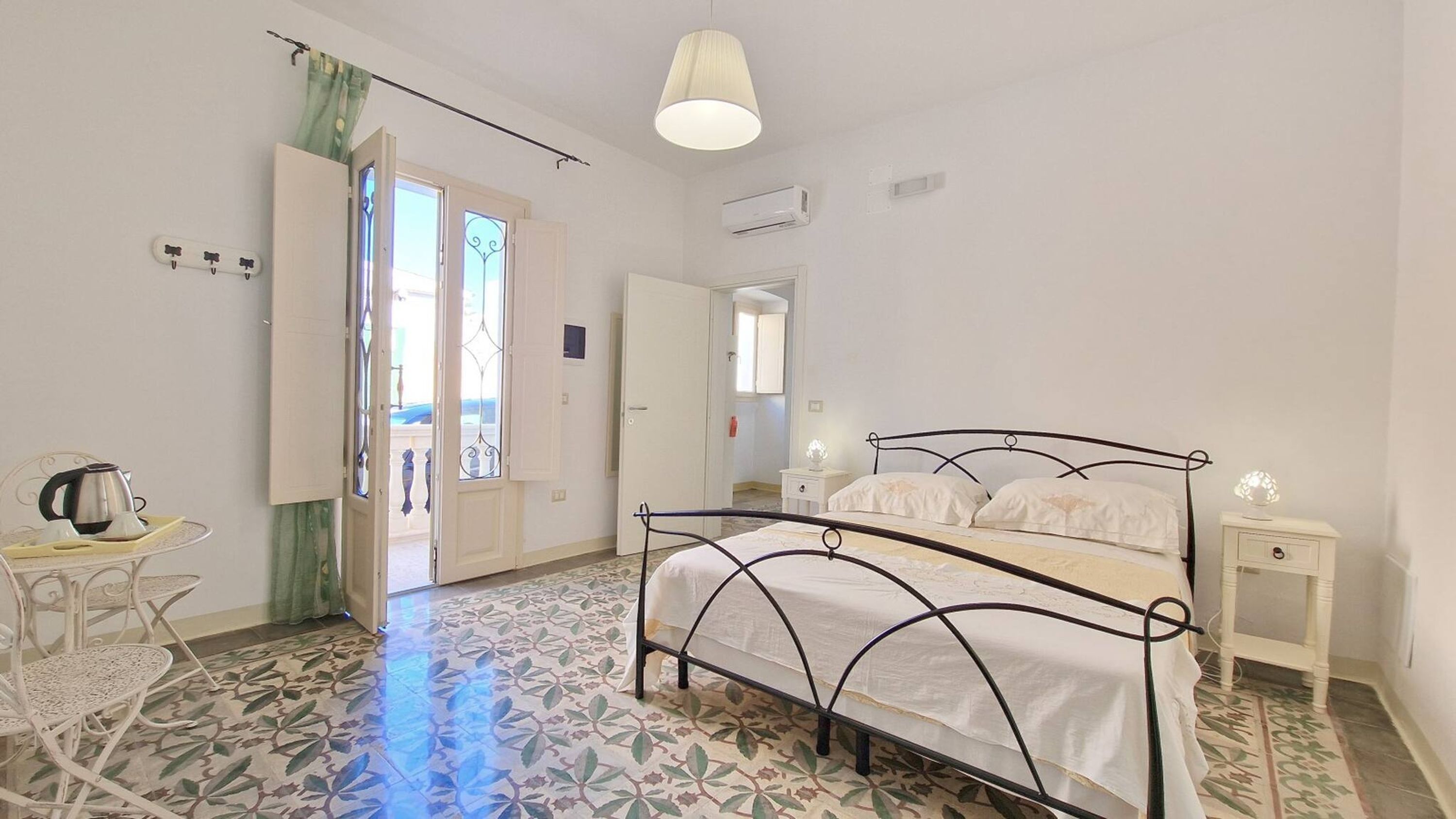 Casa, fumatori | 2 camere, una scrivania