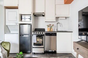 電子レンジ、オーブン、コンロ、食器洗い機