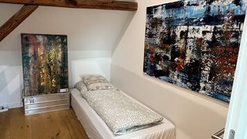 2 dormitoris, planxa i posts de planxar, wifi i roba de llit