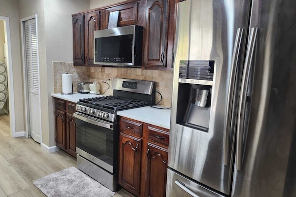 Fridge, microwave, oven, stovetop