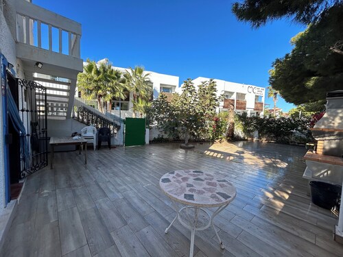 Faro de Mar, with large terrace and 5 minutes from the beach.