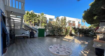Faro de Mar, with large terrace and 5 minutes from the beach.