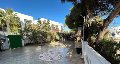 Faro de Mar, with large terrace and 5 minutes from the beach.