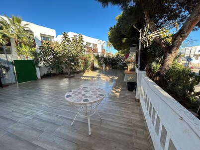 Faro de Mar, with large terrace and 5 minutes from the beach.