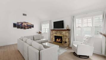 Télévision, cheminée