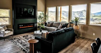 Experience the mountains in modern luxury with views of the Salmon River