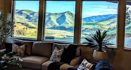 Experience the mountains in modern luxury with views of the Salmon River