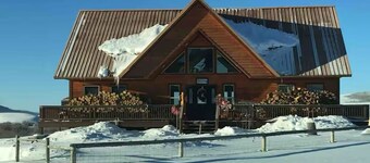 4 Seasons Lodge Year Round Outdoor Mountain Paradise! In Beautiful Cora Wyoming.