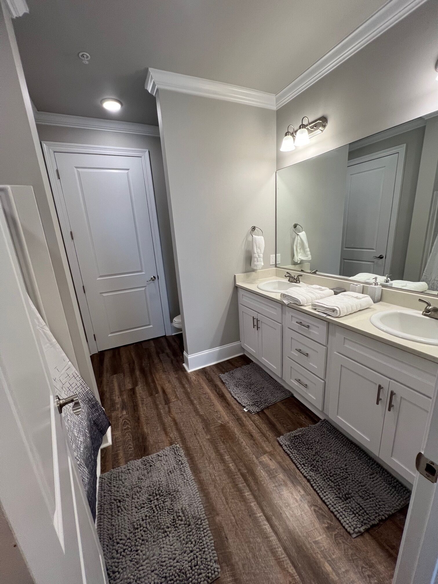 Serviettes fournies, savon, papier toilette