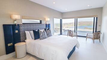 4 phòng ngủ, trang trí khác biệt