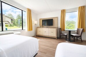 Signature Room, 2 Queen Beds, Balcony, Mountain View