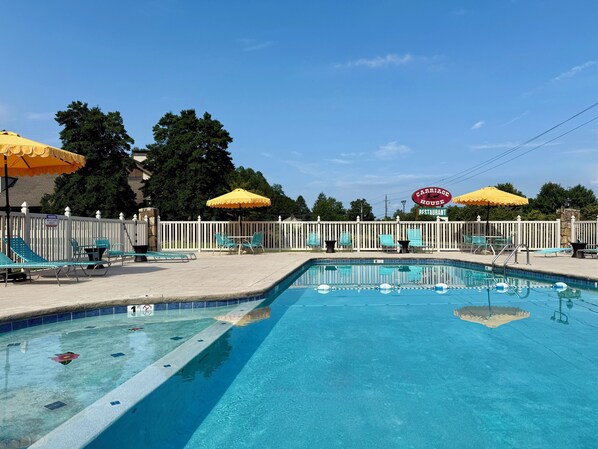 حمّام سباحة خارجي موسمي