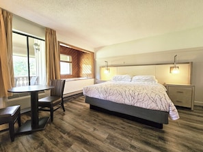 Premium Room, 1 King Bed, Jetted Tub, Mountain View | Individually furnished, desk, laptop workspace, free WiFi