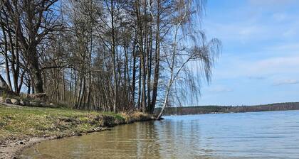 Vacation home by the lake with sauna, barbecue and close to the beach