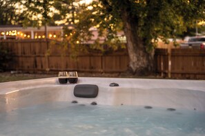 Baignoire à remous extérieure
