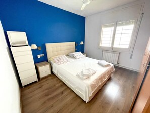 4 habitaciones, tabla de planchar con plancha, wifi y ropa de cama 