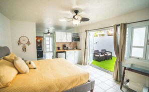 1 Schlafzimmer, Schreibtisch, Bügeleisen/Bügelbrett, Reisekinderbett