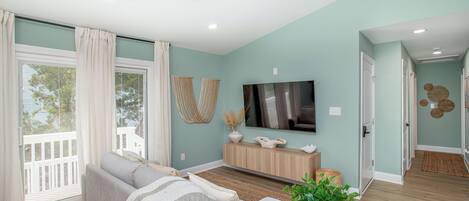 Smart-tv en een tafeltennistafel