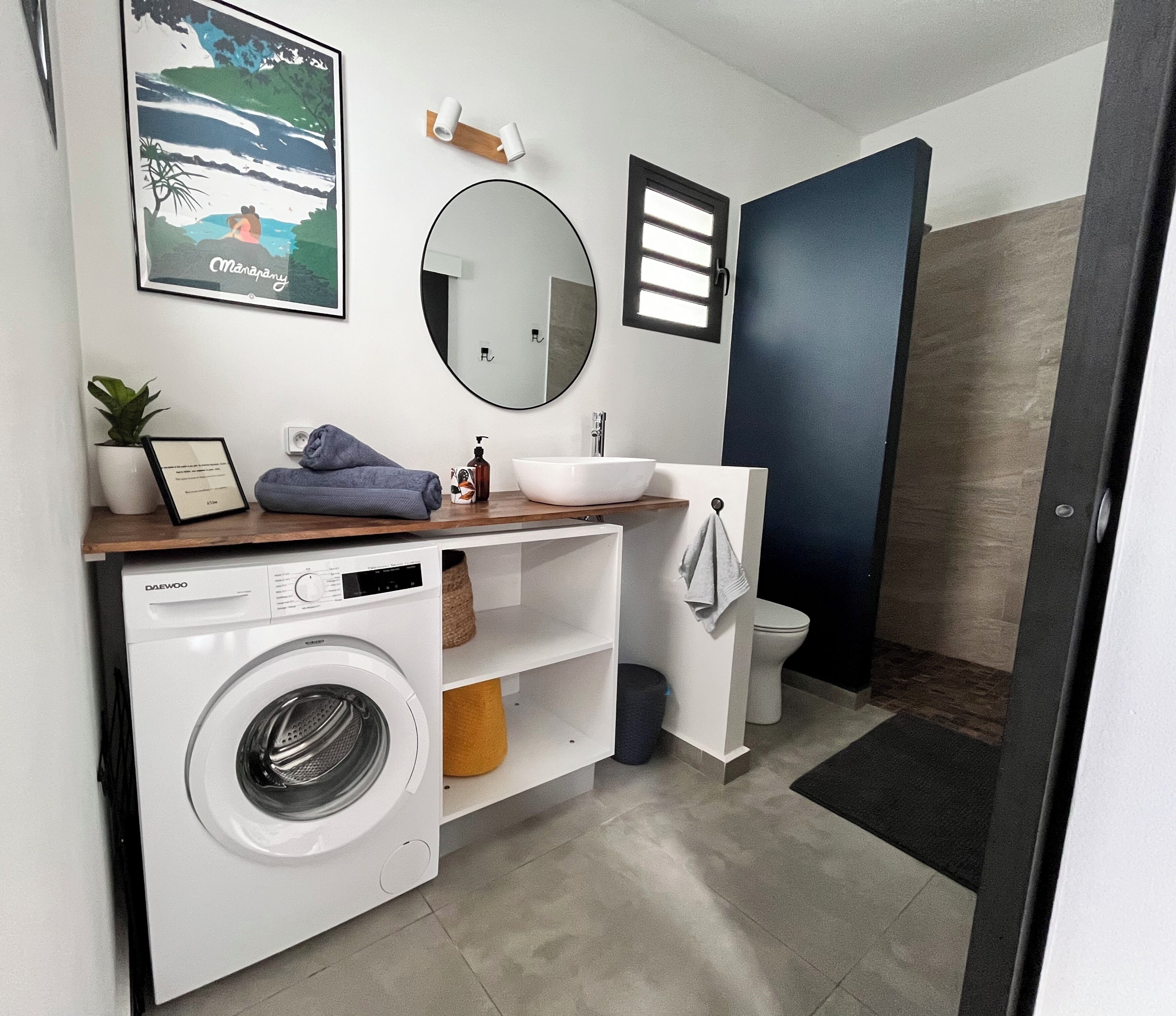 Shower, hair dryer, towels, toilet paper