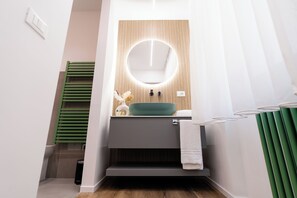 Dusche, Haartrockner, Bidet, Handtücher