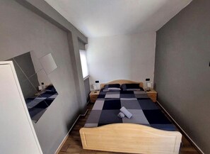 1 chambre, fer et planche à repasser, Wi-Fi, draps fournis