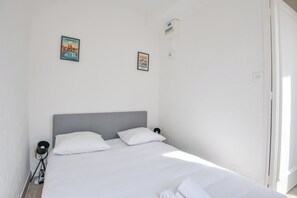 1 chambre, fer et planche à repasser, Wi-Fi, draps fournis