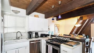 Micro-ondes, four, plaque de cuisson, lave-vaisselle