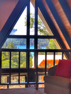 Interior - Breath Taking Lake View - Charming 3-bedroom cabin in terrific Lake Arrowhead! (Lake Arrowhead)