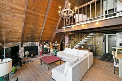 Breath Taking Lake View - Charming 3-bedroom cabin in terrific Lake Arrowhead!