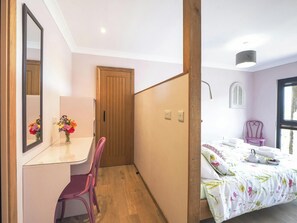 1 bedroom, travel cot, free WiFi, bed sheets