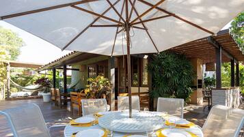 Villa | Outdoor dining