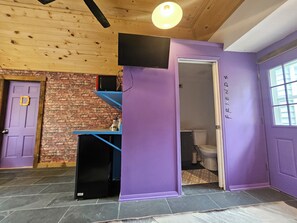 Interior - F.R.I.E.N.D.S inspired studio in beautiful Barrington with WiFi, AC (Barrington)