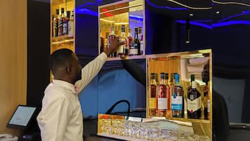 2 bars/lounges