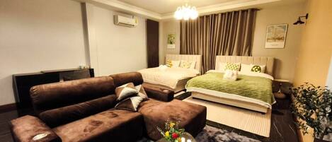 4 bedrooms, iron/ironing board, WiFi, bed sheets