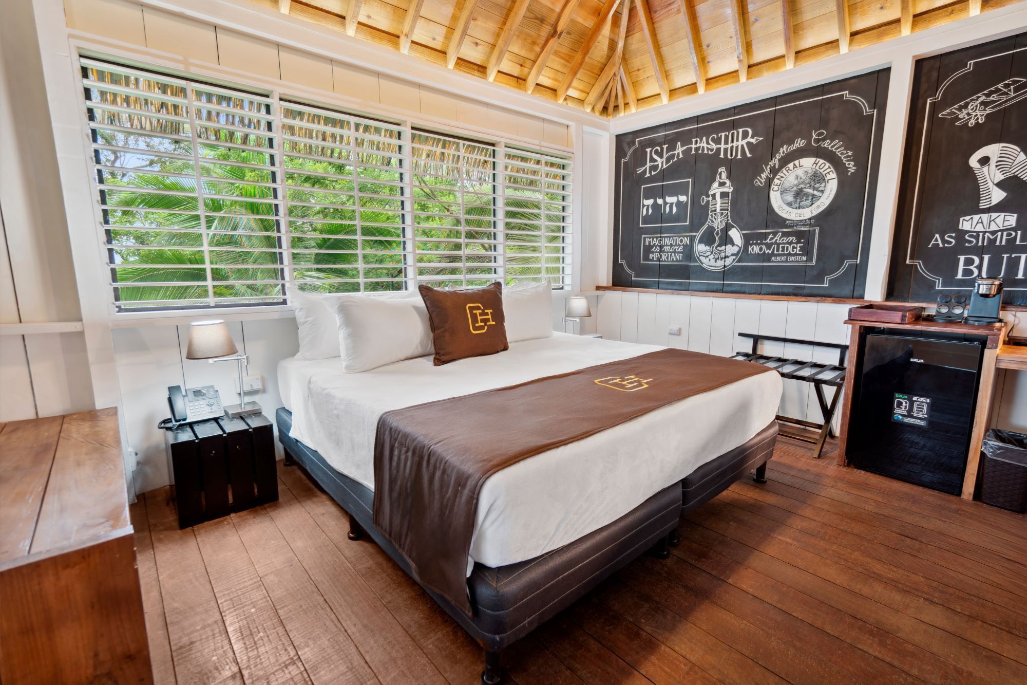 Sardis | Minibar, in-room safe, free WiFi, bed sheets