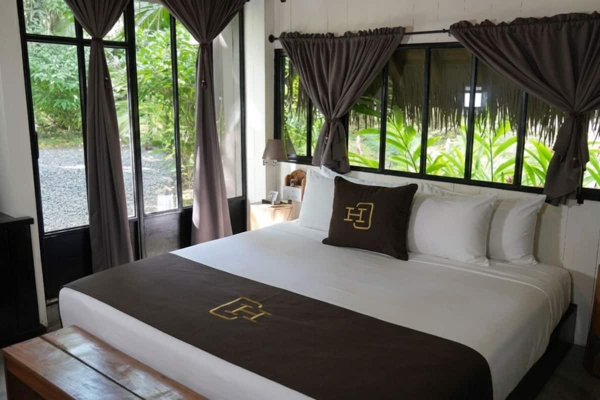 Vil·la de luxe, vistes al jardí | Minibar, caixa forta a l'habitació, wifi gratuïta i roba de llit