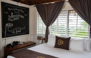 Minibar, in-room safe, free WiFi, bed sheets - Central Hotel Bocas del Toro (Bocas del Toro)